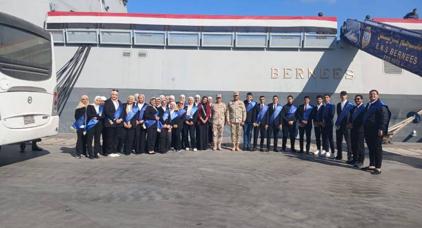 طلاب جامعة الإسكندرية في زيارة ميدانية لقاعدة رأس التين البحرية