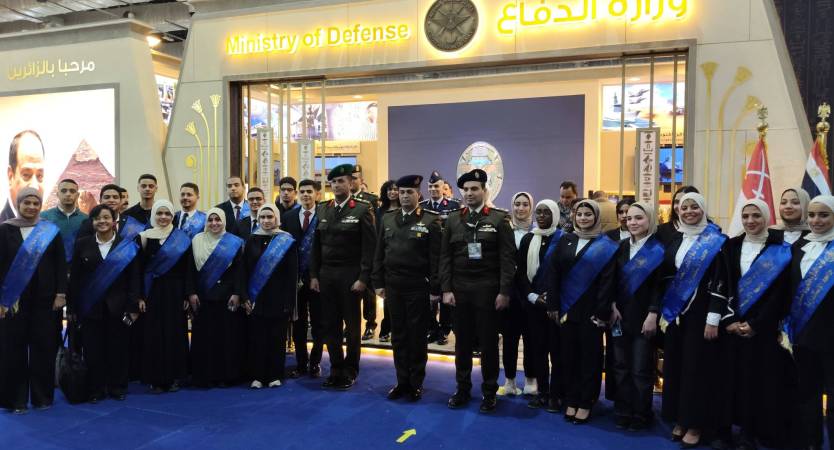 جامعة الإسكندرية تنظم زيارة ميدانية لطلابها إلى الجناح العسكري بمعرض القاهرة الدولي للكتاب