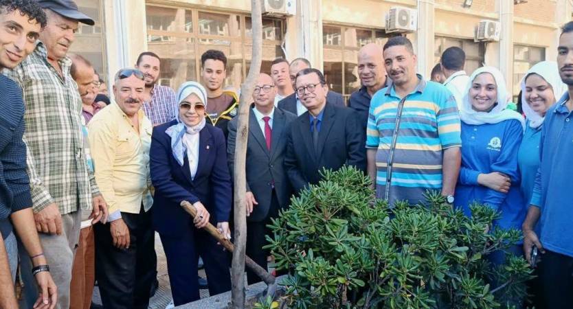 تزامنًا مع احتفالات أكتوبر المجيدة.. جامعة الإسكندرية تطلق حملة لزراعة الأشجار بمجمع العلوم الإنسانية ضمن مبادرة «100 مليون شجرة»